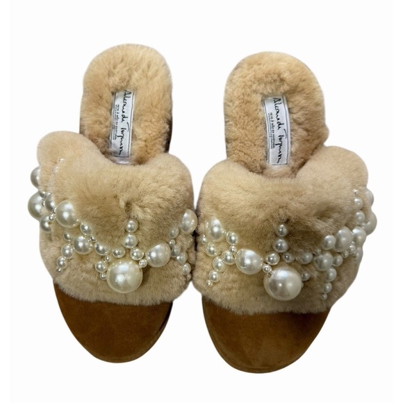 Alameda Turquesa Pinctada Classic Pearls Shearling Mules Women's Size 39